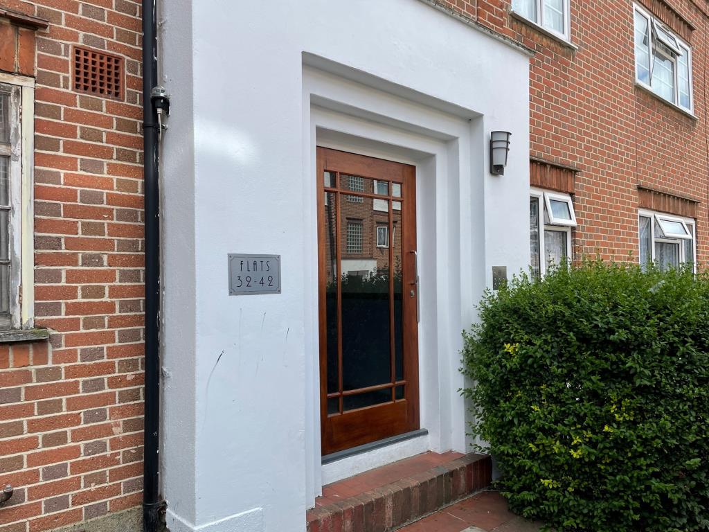 Lot: 3 - LEASEHOLD RESIDENTIAL INVESTMENT -